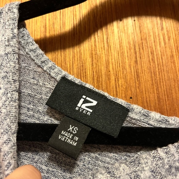 Womens Light Sweater Blouse with bow. New without tags - Picture 3 of 5